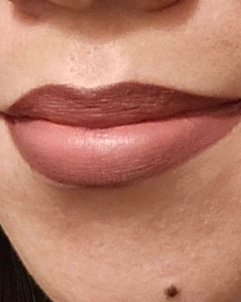 Matte lip liner