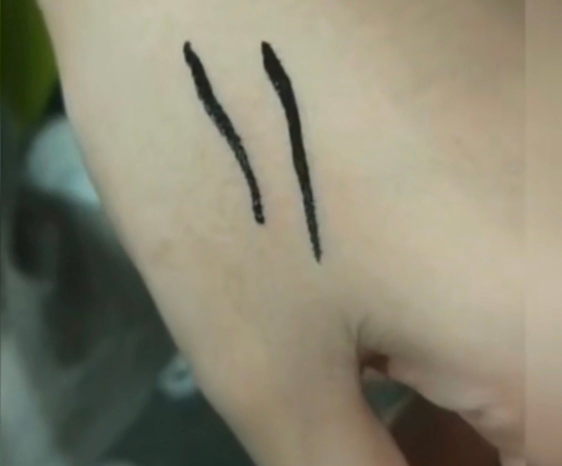 Liquid Eyeliner-Delineador líquido negro